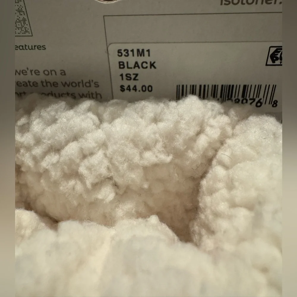 NWT Isotoner Women’s‎ Thick Knit Gloves with Faux Sherpa Trim Winter Warm Soft - Picture 5 of 5